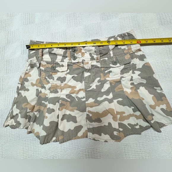 Vintage Old Navy Camo Micro Mini
Pleated Skirt - Picture 7 of 8